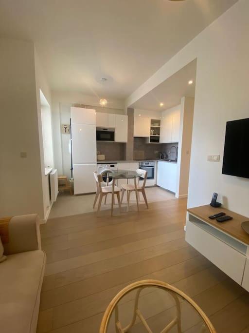 1 Chambre Avec Parking Au Coeur De Bruxelles 2D Ngoại thất bức ảnh