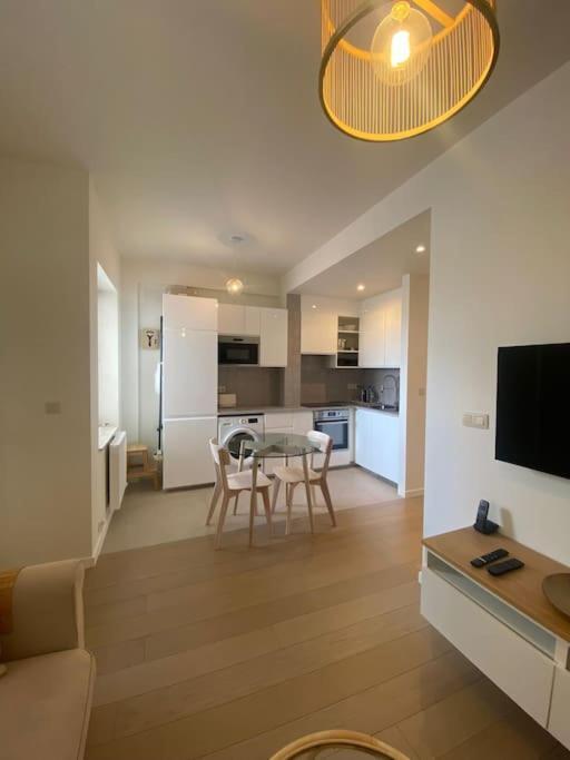 1 Chambre Avec Parking Au Coeur De Bruxelles 2D Ngoại thất bức ảnh